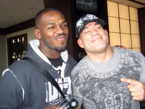 Джонс, Вердум, Ортиз и Грейси — гости турнира «Грозная битва»