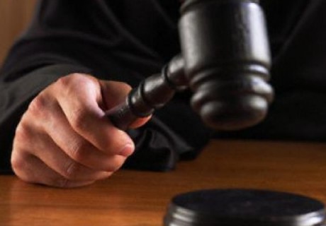 <p>У медика сотрясение головного мозга множественные переломы костей лица ушибленные раны и кровоподтеки головы.</p>